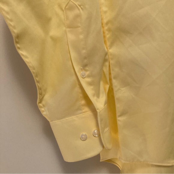 IZOD Yellow Button Down Dress Shirt Regular Fit Size 15.5 34/35 Like New - Picture 2 of 16